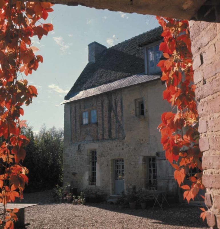 Sache 1 Exterior in Fall