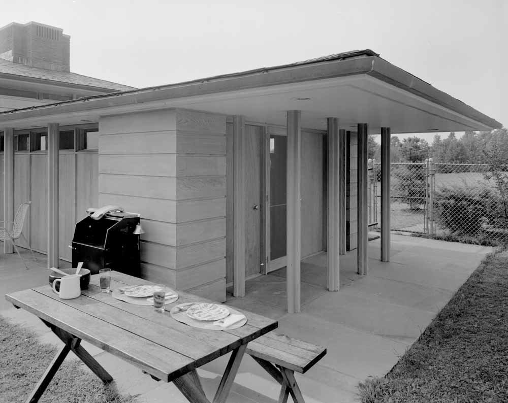 Gores Pedro E. Guerrero